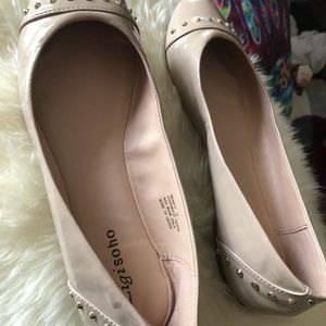 Size 9 Zigisoho tan flats